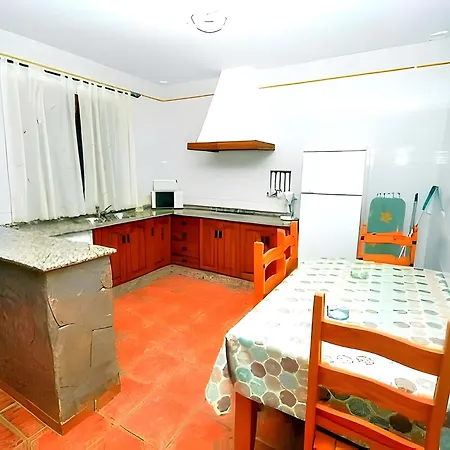 Casa Con Jardin Privado Piscina Compartida Garaje Incluido *