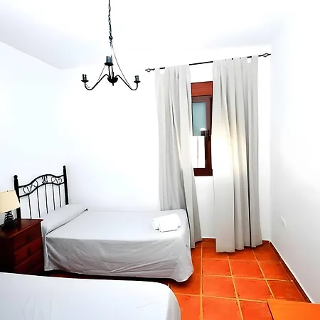 Casa Con Jardin Privado Piscina Compartida Garaje Incluido Apartament *