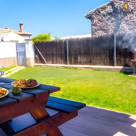 Casa Con Jardin Privado Piscina Compartida Garaje Incluido דירה *