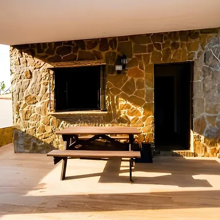 Casa Con Jardin Privado Piscina Compartida Garaje Incluido דירה *