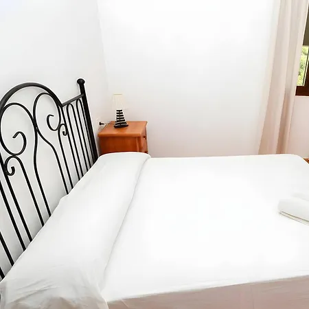 Casa Con Jardin Privado Piscina Compartida Garaje Incluido דירה