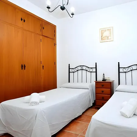 Casa Con Jardin Privado Piscina Compartida Garaje Incluido *