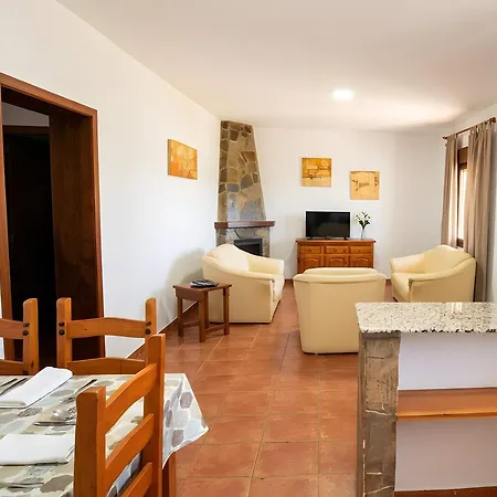 Casa Con Jardin Privado Piscina Compartida Garaje Incluido דירה *